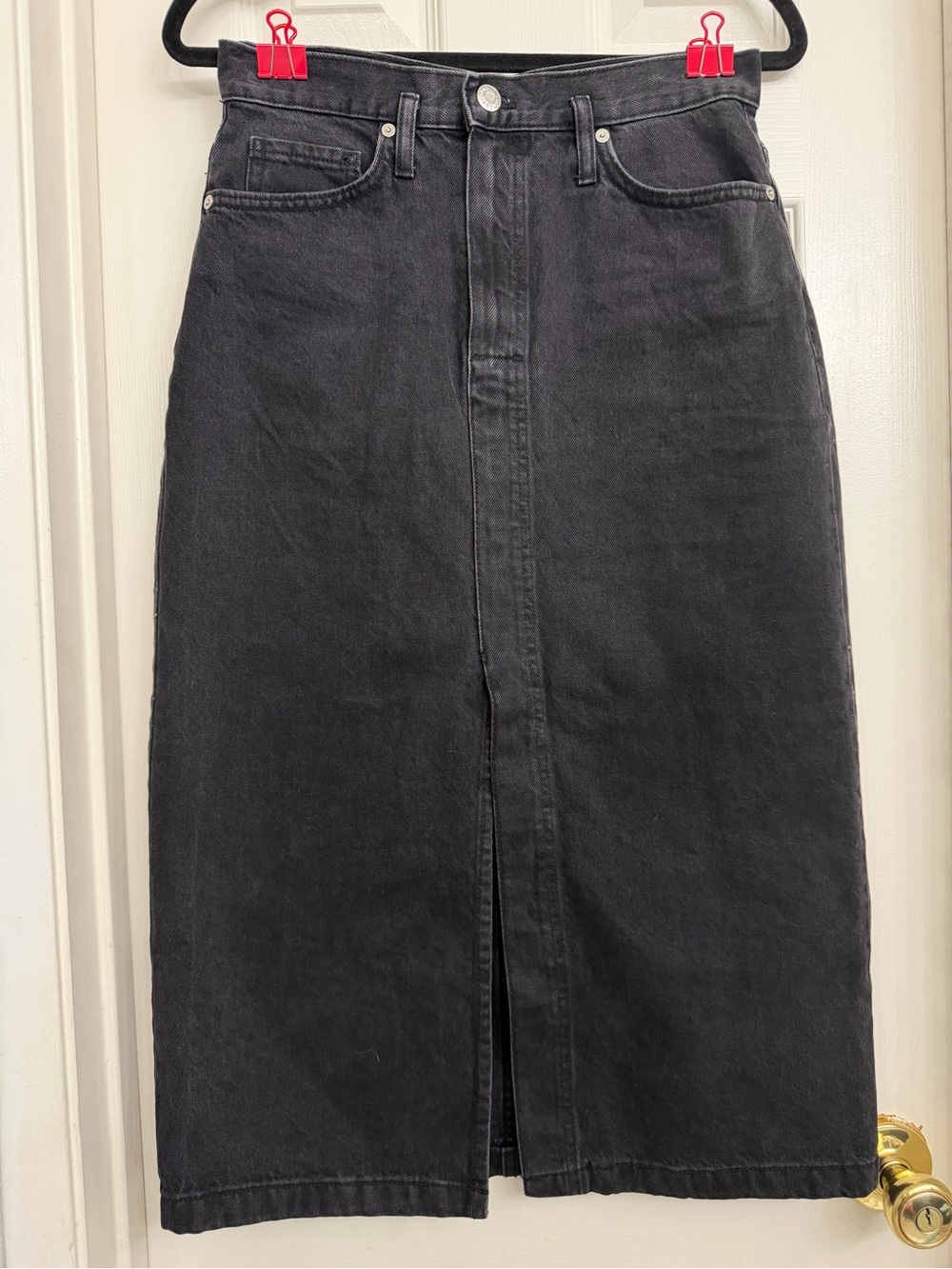 7114 MANGO Black Denim Midi Skirt - Classic Front-Slit Design